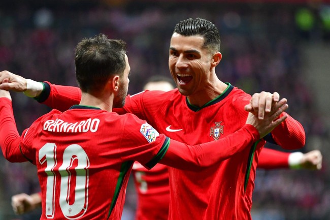 UEFA Nations League: Ronaldo tỏa sáng giúp Bồ Đào Nha thắng tưng bừng, Tây Ban Nha nhọc nhằn kiếm 3 điểm - Ảnh 1.